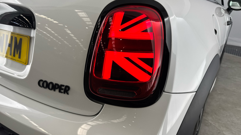 MINI Hatchback 1.5 Cooper Sport Premium 3dr Auto Petrol Hatchback